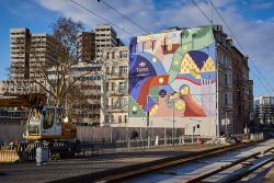 Wrocław - Fabryka złota na ścianie kamienicy – nowy mural w centrum Wrocławia