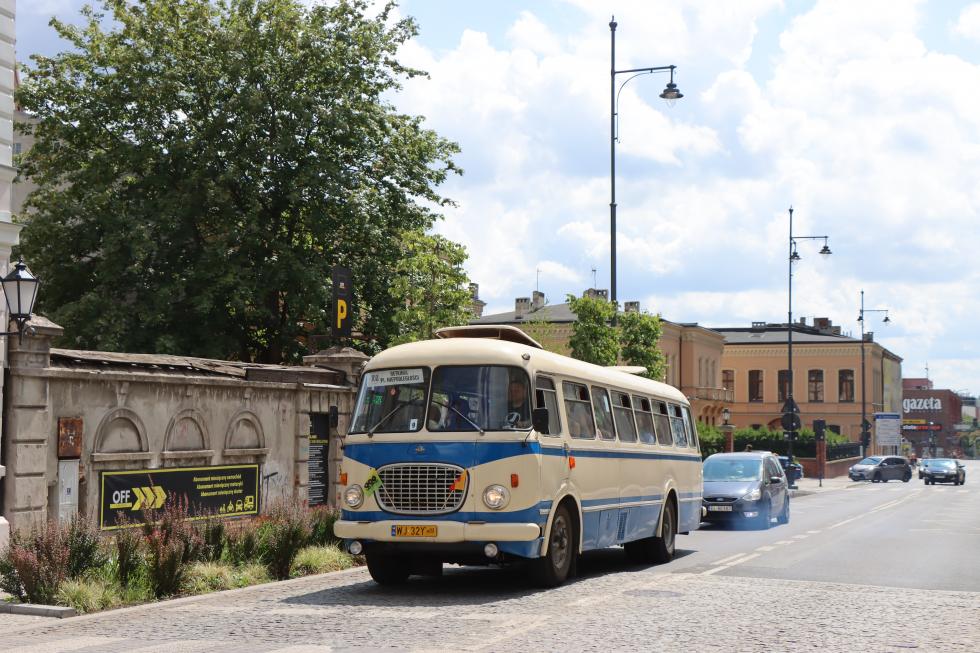 Ogrkiem po Wrocawiu wieczorow por. Dodatkowe kursy zabytkowego autobusu